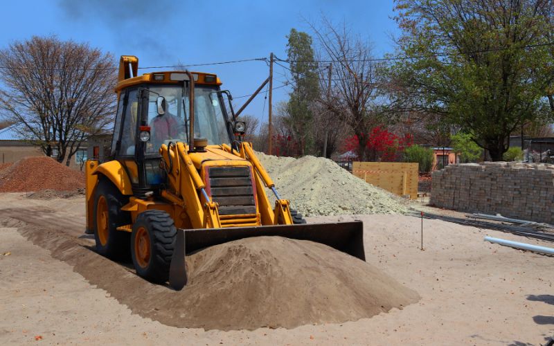 Chứng chỉ lái máy xúc tại TPHCM sau khi ra trường