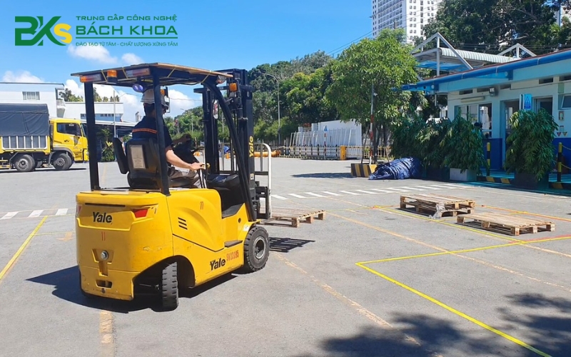 Nội dung đào tạo chứng chỉ lái xe Nâng