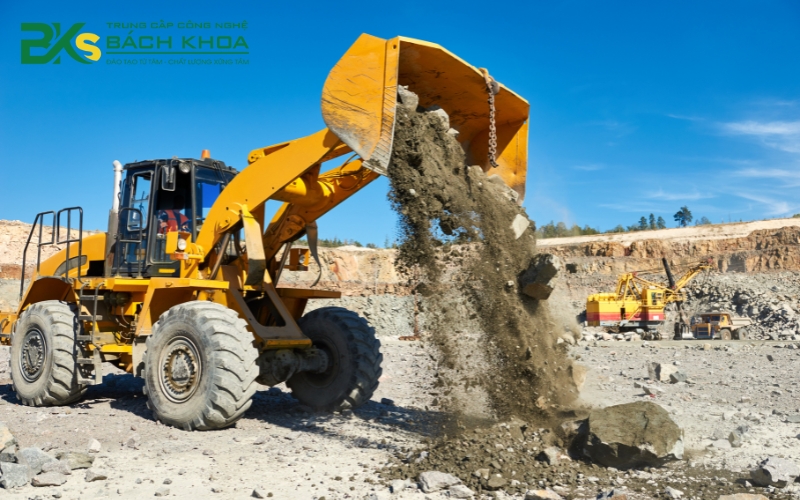 Có nên mua Chứng chỉ lái máy xúc giả không?