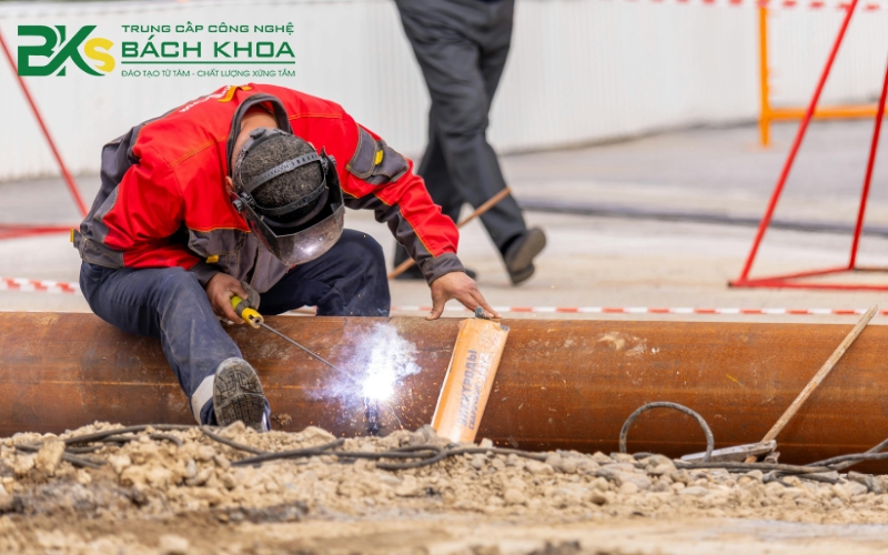Hoàn thành khóa học Sơ cấp nghề Hàn tại TPHCM ai cấp chứng chỉ