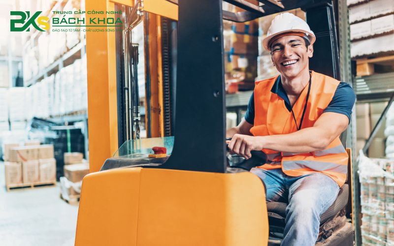 Trường học Bằng lái xe nâng ở Bình Dương