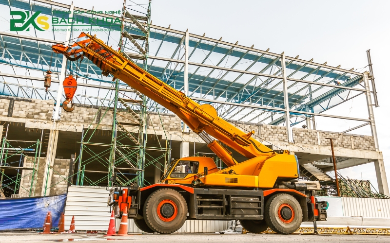 Trường học Lái xe Cẩu Trục TPHCM uy tín giá tốt