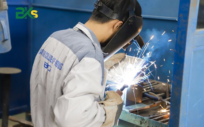 Lý do nên học chứng chỉ nghề hàn xì