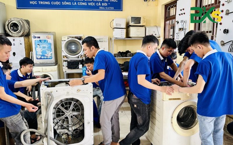 Ai phù hợp tham gia khóa học nghề sửa chữa điện lạnh?