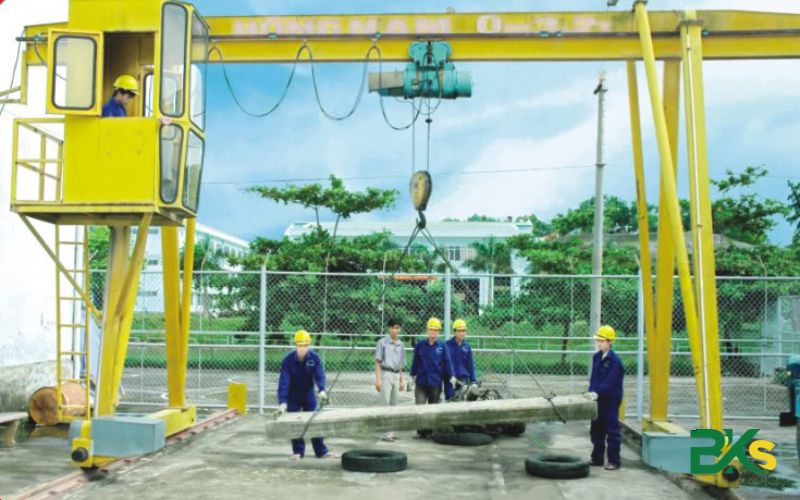 Nghề lái cẩu là làm gì?