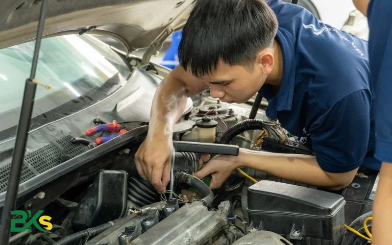 Có cần bằng học Bảo dưỡng ô tô mới đi làm được không?