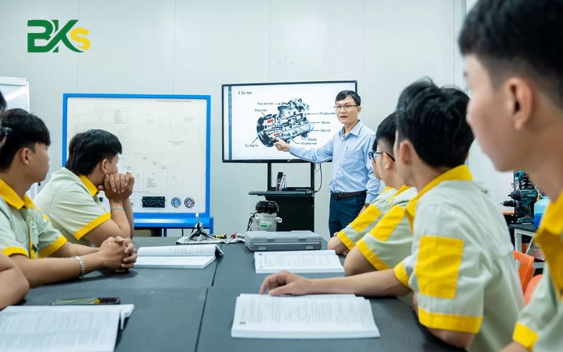 Học Điện lạnh ô tô có dễ xin việc không?