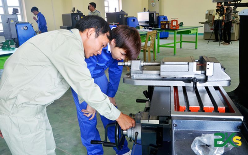Những ngành sơ cấp nghề đang được quan tâm hiện nay