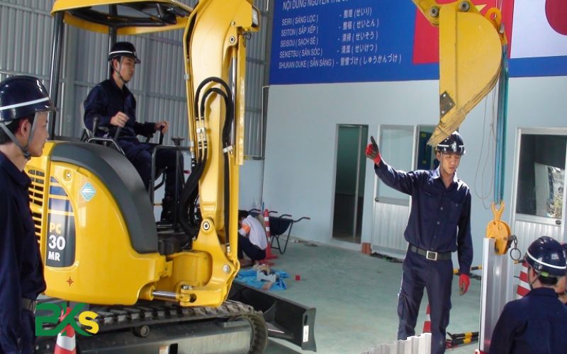 Những yếu tố ảnh hưởng đến mức lương nghề máy xúc